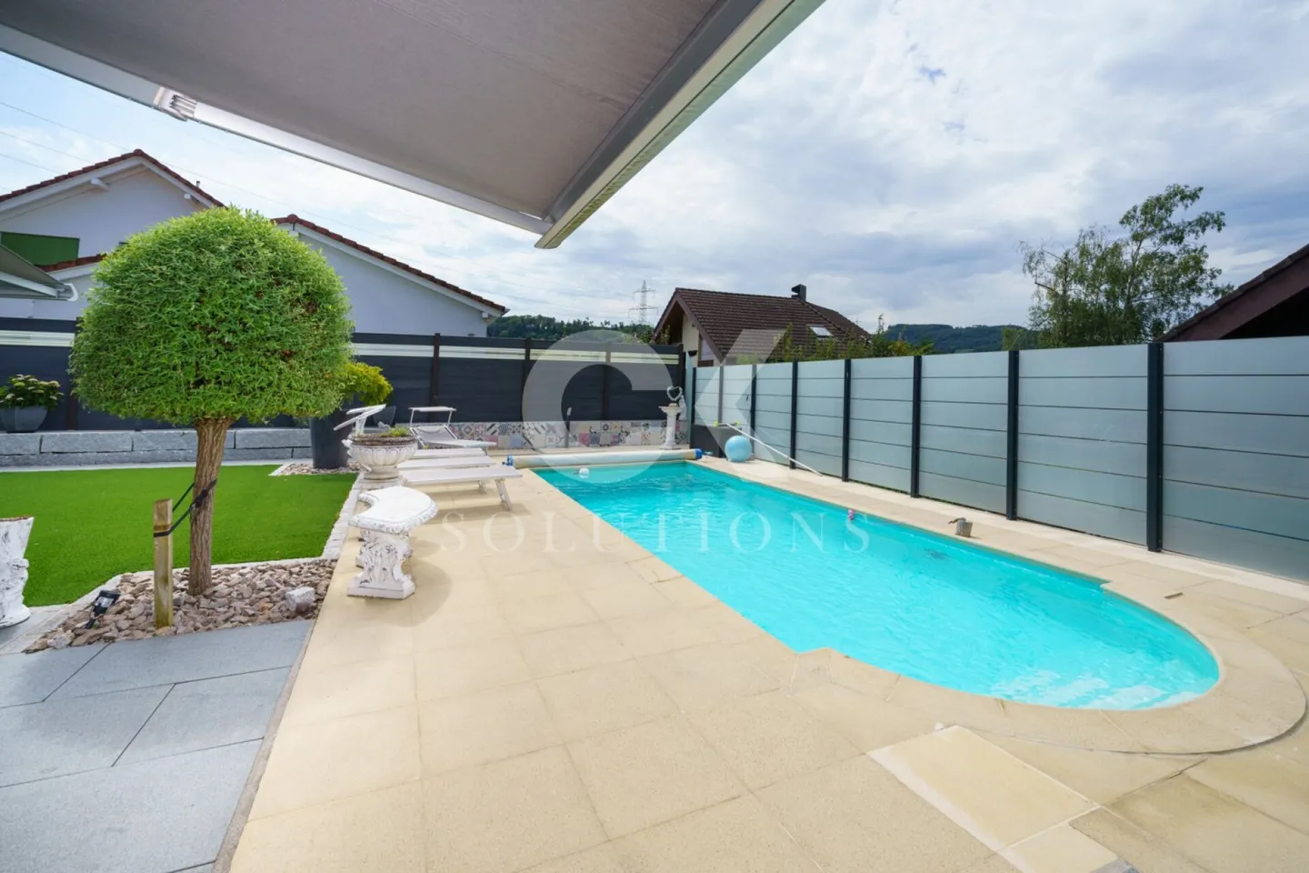 Exclusive Dream Villa with Panoramic View - Luxurious Living in Prime Location! - Photo 4 of 20