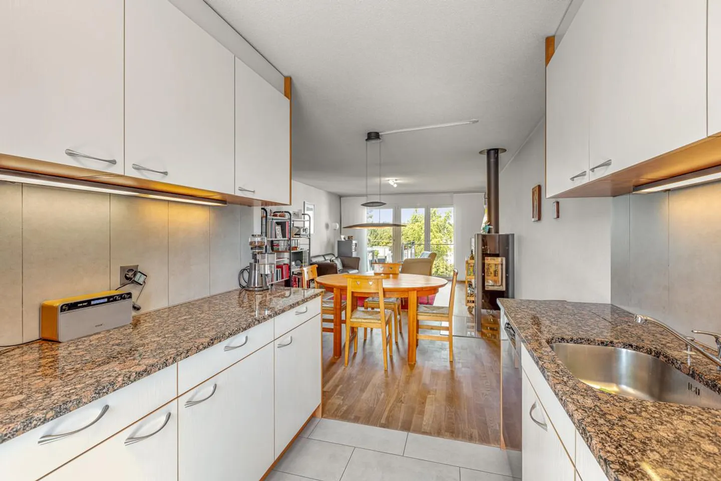 3.5-Zi-Wohnung mit Cheminée, Balkon & Tiefgaragenparkplatz - Foto 6 von 18