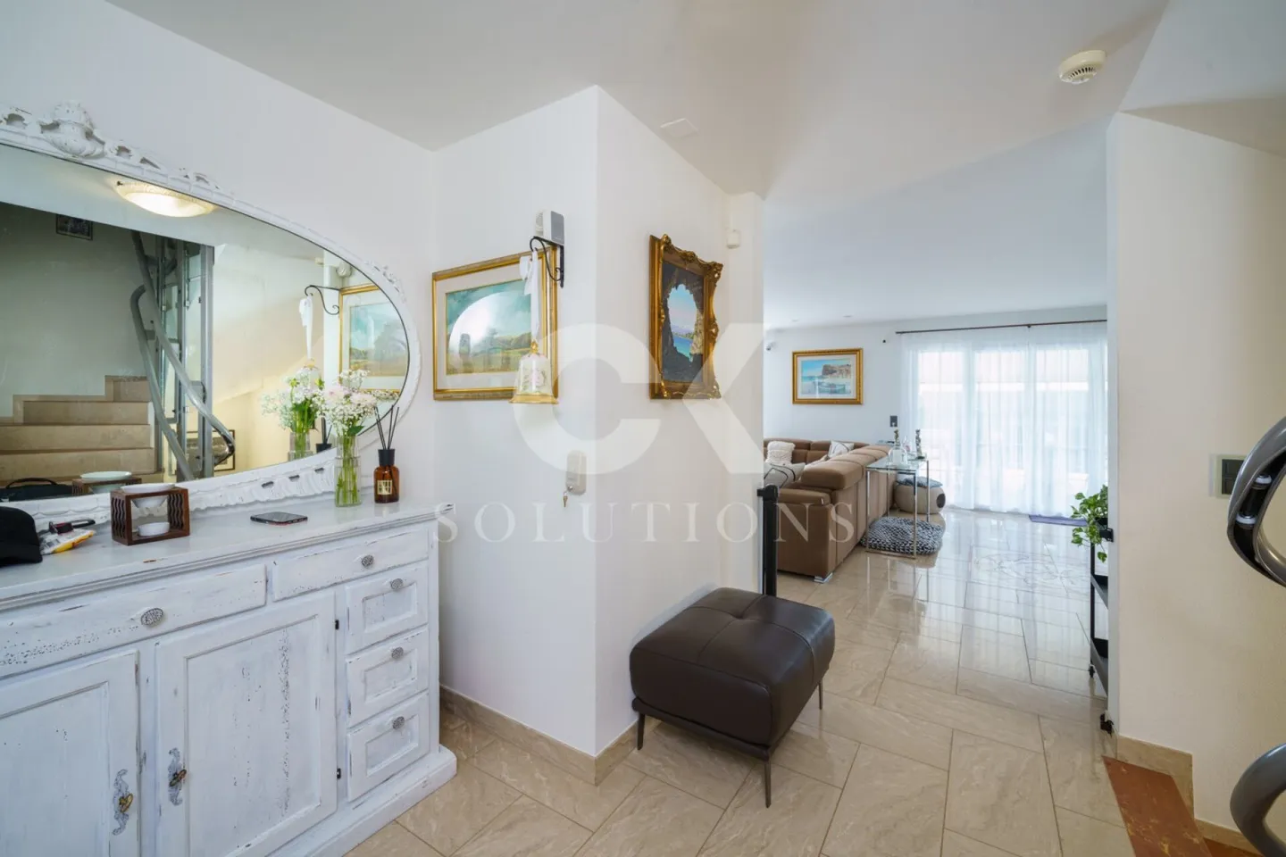 Exclusive Dream Villa with Panoramic View - Luxurious Living in Prime Location! - Photo 7 of 20
