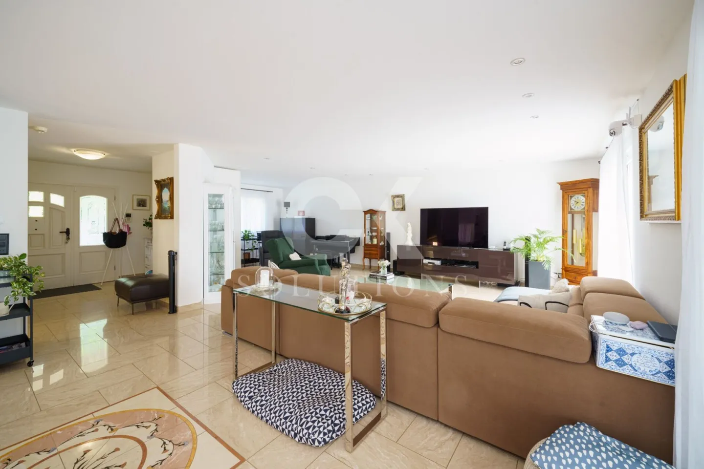 Exclusive Dream Villa with Panoramic View - Luxurious Living in Prime Location! - Photo 8 of 20