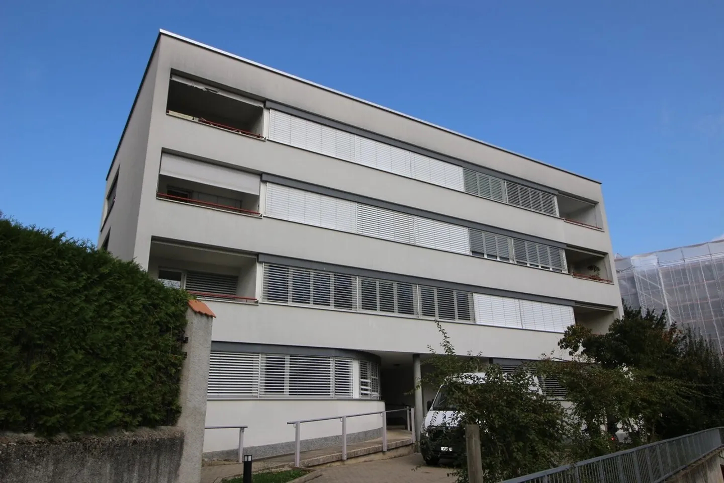 Appartement Charmant en Verdure - Photo 2 sur 6