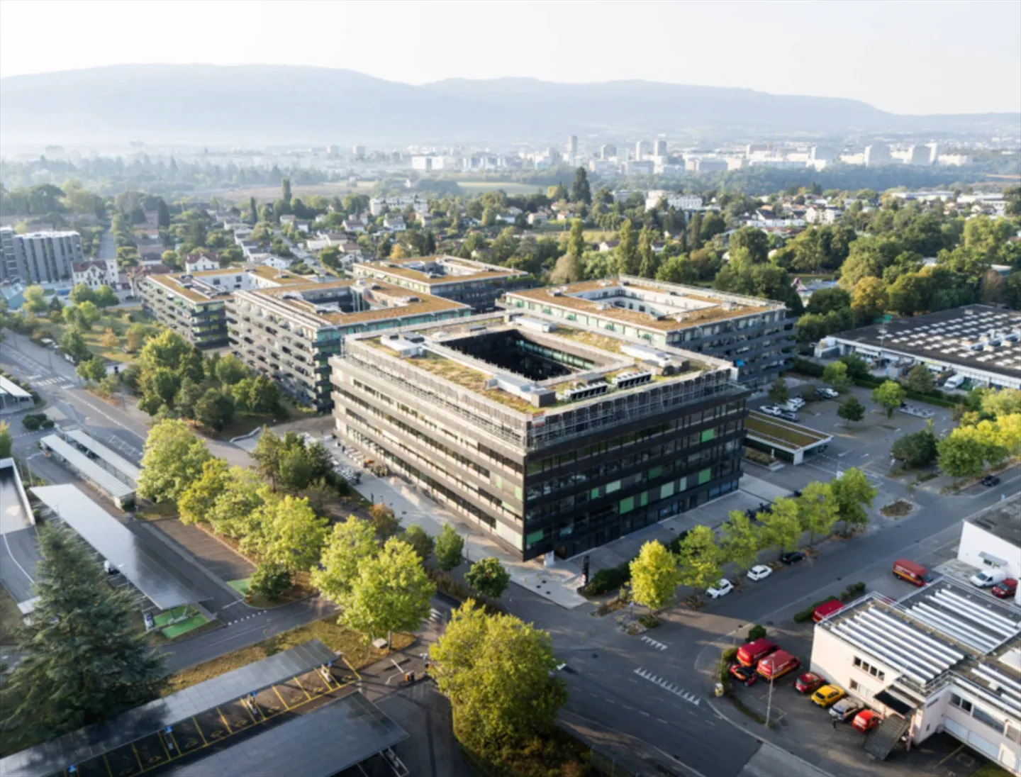 Magnifico spazio amministrativo di 526 m2 in un edificio recente. - Foto 1 di 8