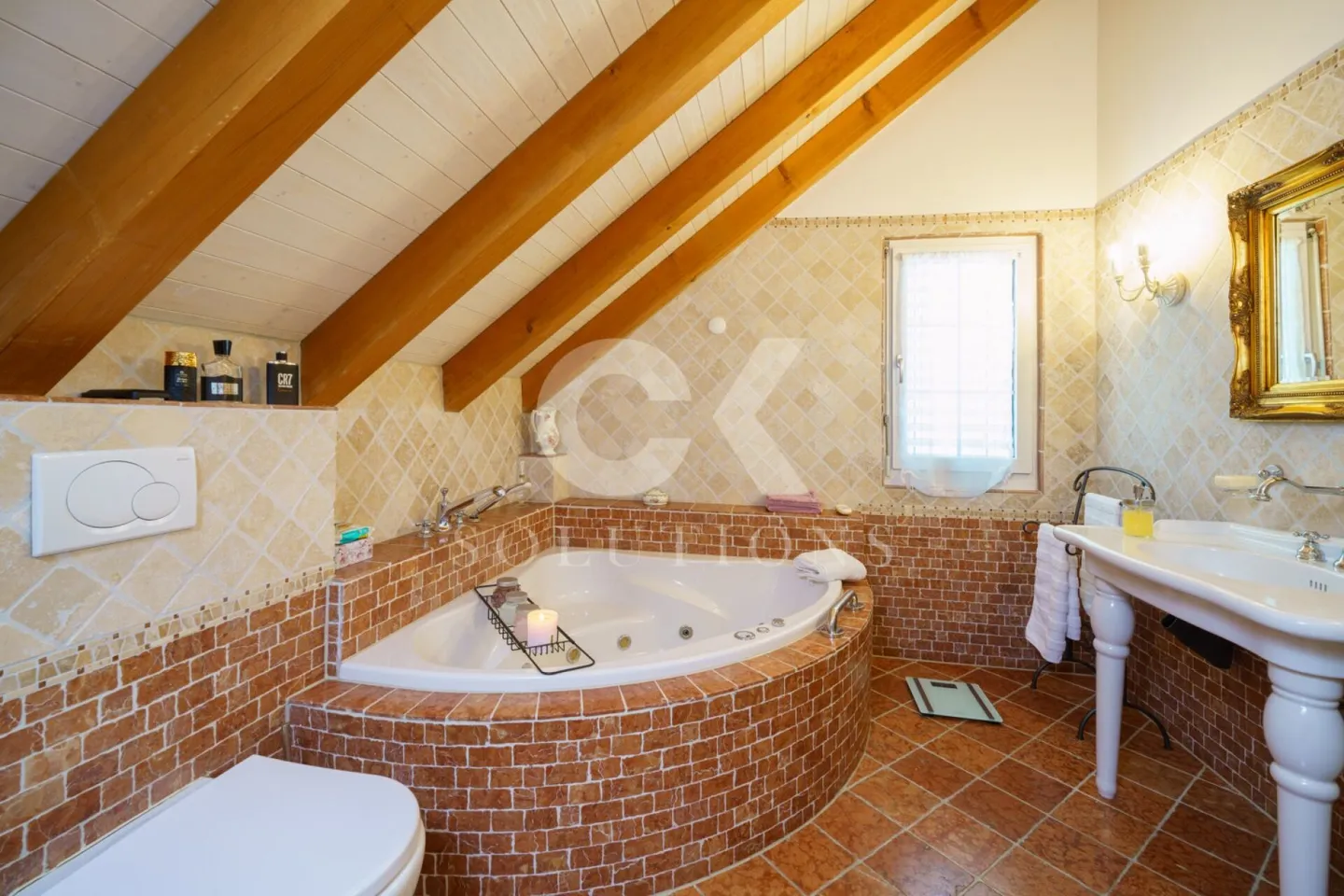 Exclusive Dream Villa with Panoramic View - Luxurious Living in Prime Location! - Photo 15 of 20