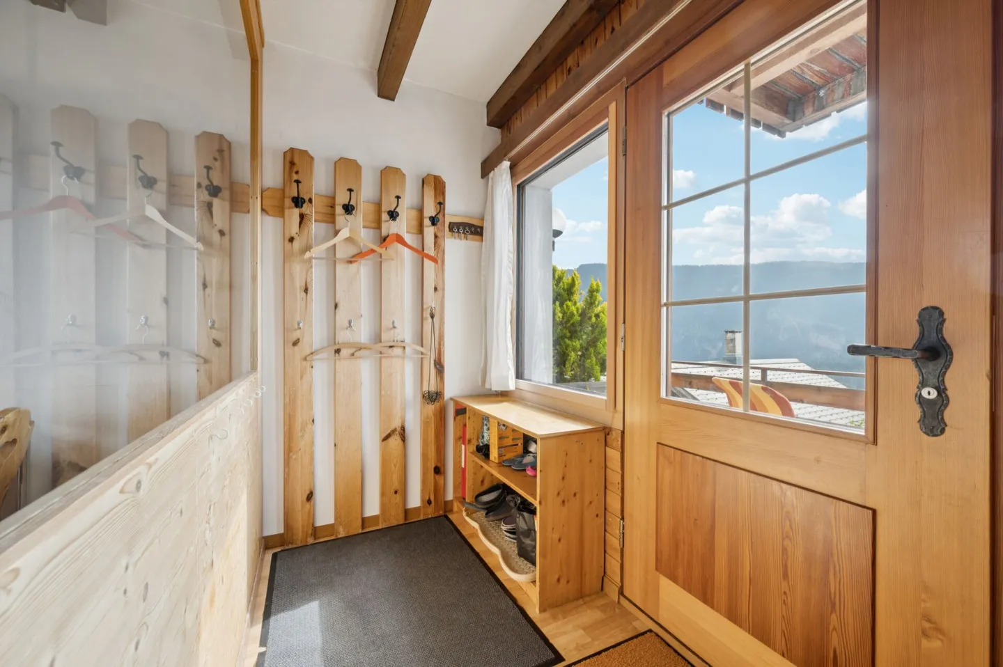 4.5-Room Holiday Paradise with Sunny Terrace and Mountain Backdrop - Photo 5 of 13