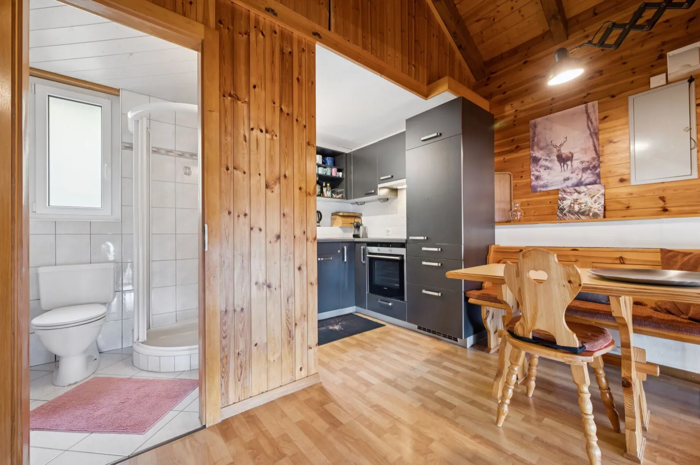 4.5-Room Holiday Paradise with Sunny Terrace and Mountain Backdrop - Photo 6 of 13