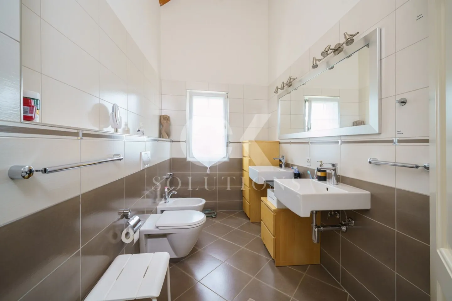 Exclusive Dream Villa with Panoramic View - Luxurious Living in Prime Location! - Photo 17 of 20