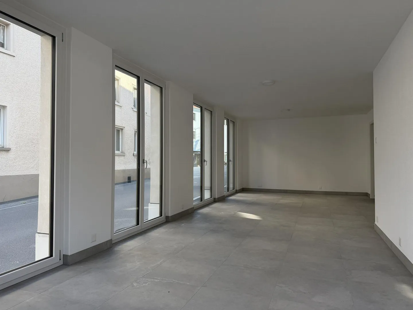 Espace de vente à louer - Photo 3 sur 5