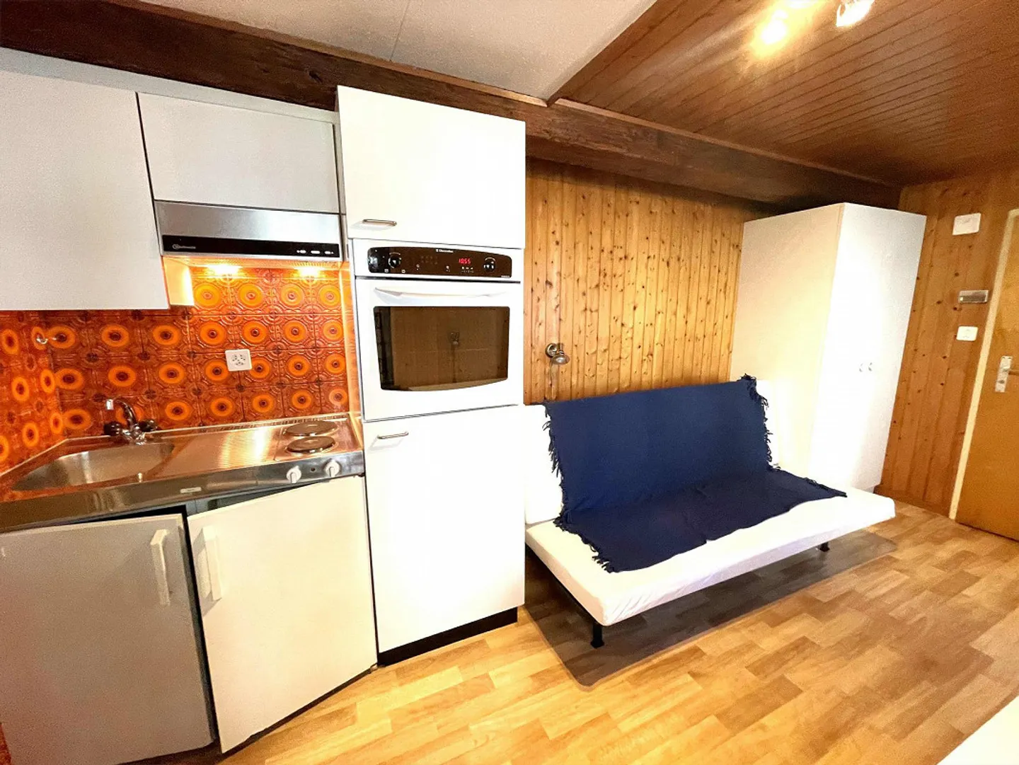 Monolocale arredato con angolo cottura e doccia/WC in centro - Foto 4 di 5