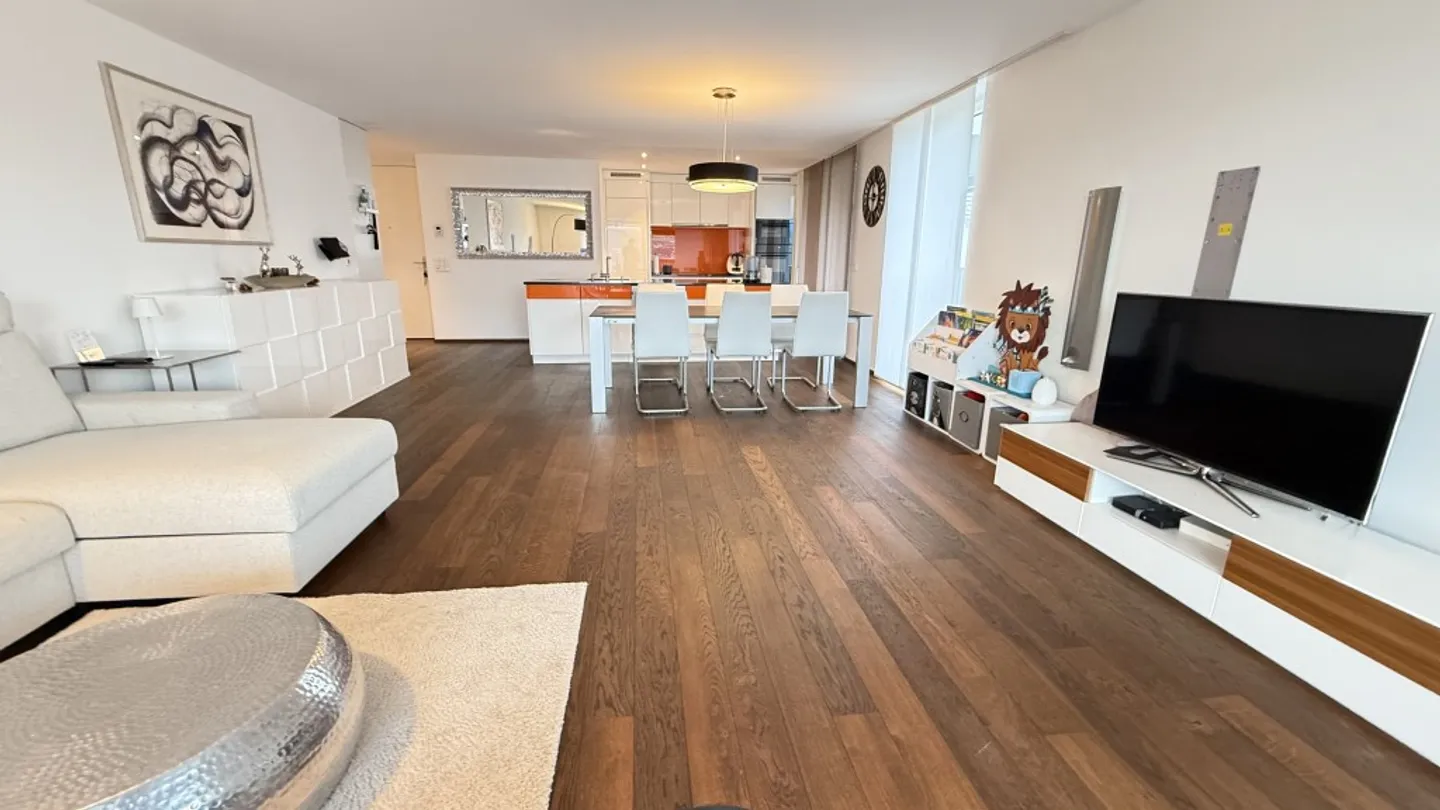 Modernes Apartment mit Seesicht - Foto 2 von 11