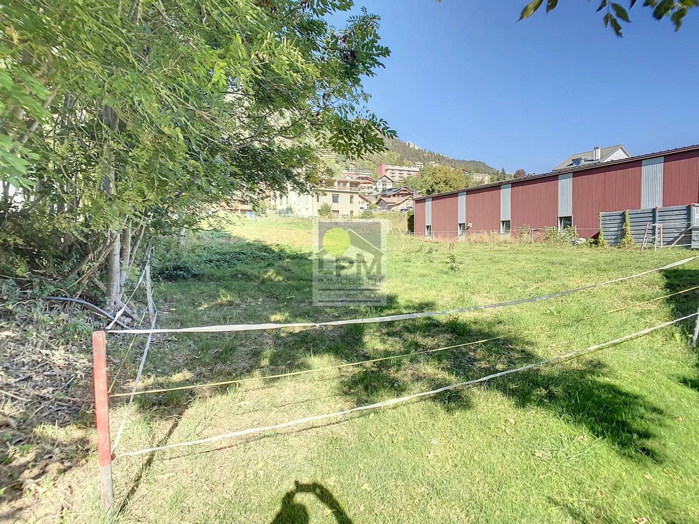 „Terreno in vendita di 691m2 nel villaggio al confine con la zona industriale“ - Foto 2 di 5