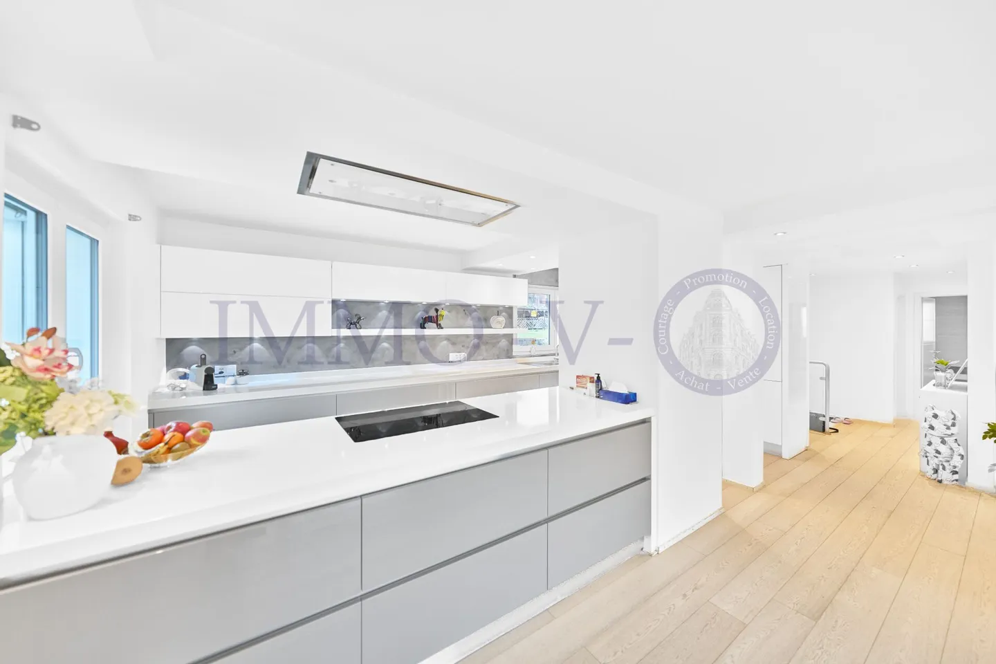 GERÄUMIGE HOCHWERTIGE VILLA MIT GROSSEN GARTEN UND SCHWIMMBAD - Foto 7 von 13