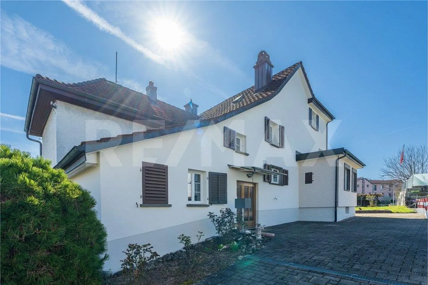 Zentral, gemütlich, mit grossem Garten und separatem Garagengebäude - Photo 1 of 9