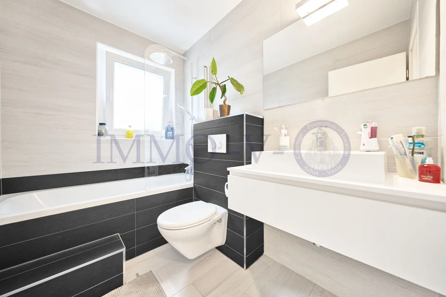 GERÄUMIGE HOCHWERTIGE VILLA MIT GROSSEN GARTEN UND SCHWIMMBAD - Foto 13 von 13