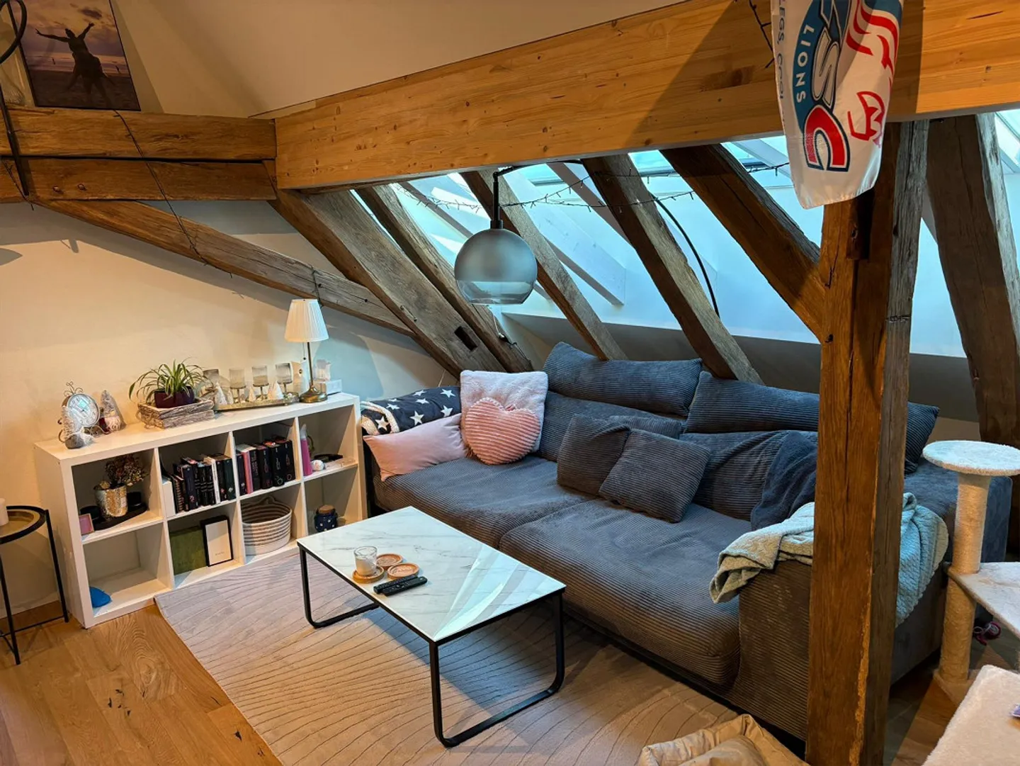Charmante et moderne appartement de 3 pièces avec une ambiance rustique - Photo 3 sur 8