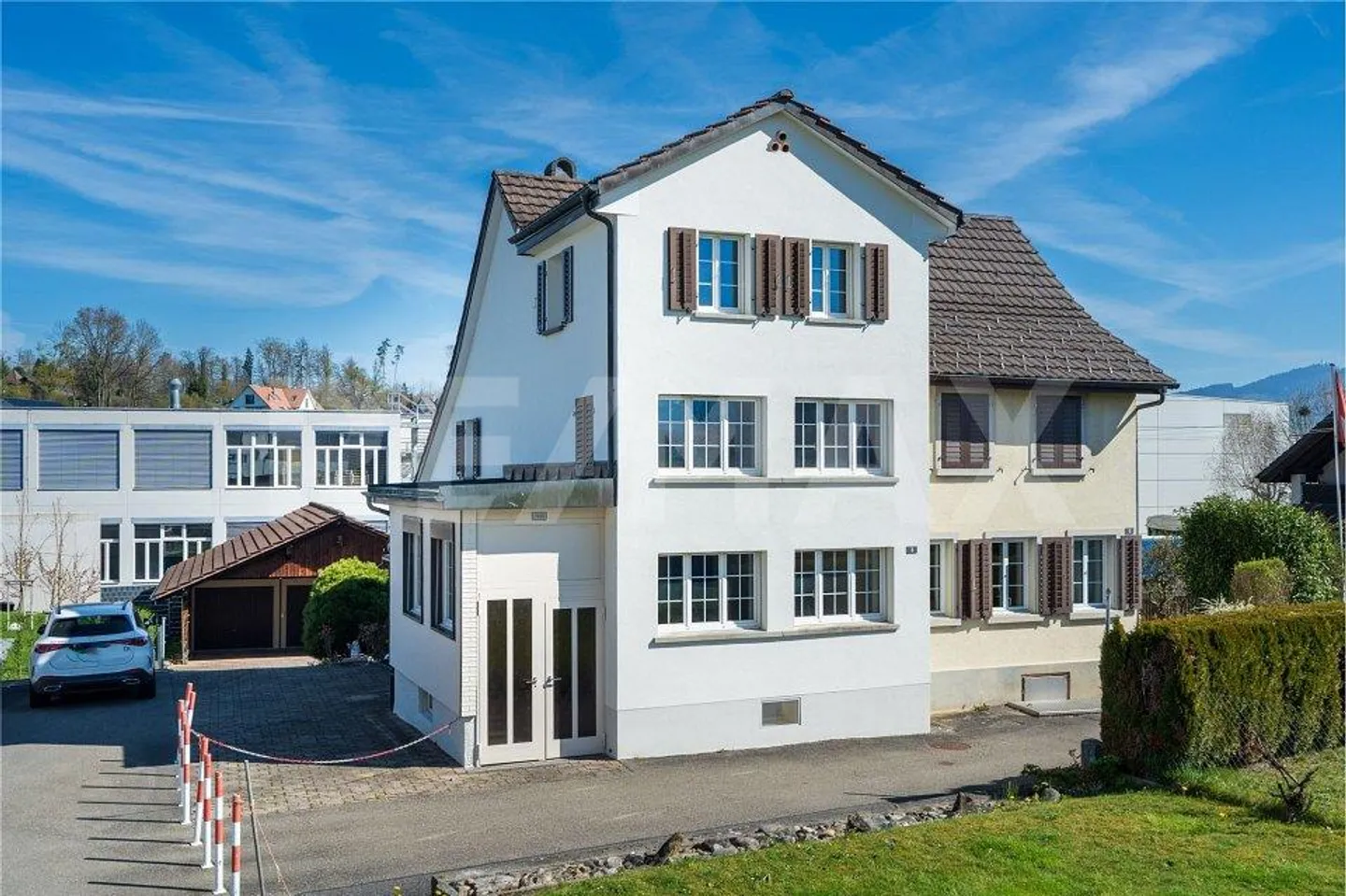 Zentral, gemütlich, mit grossem Garten und separatem Garagengebäude - Photo 2 of 9