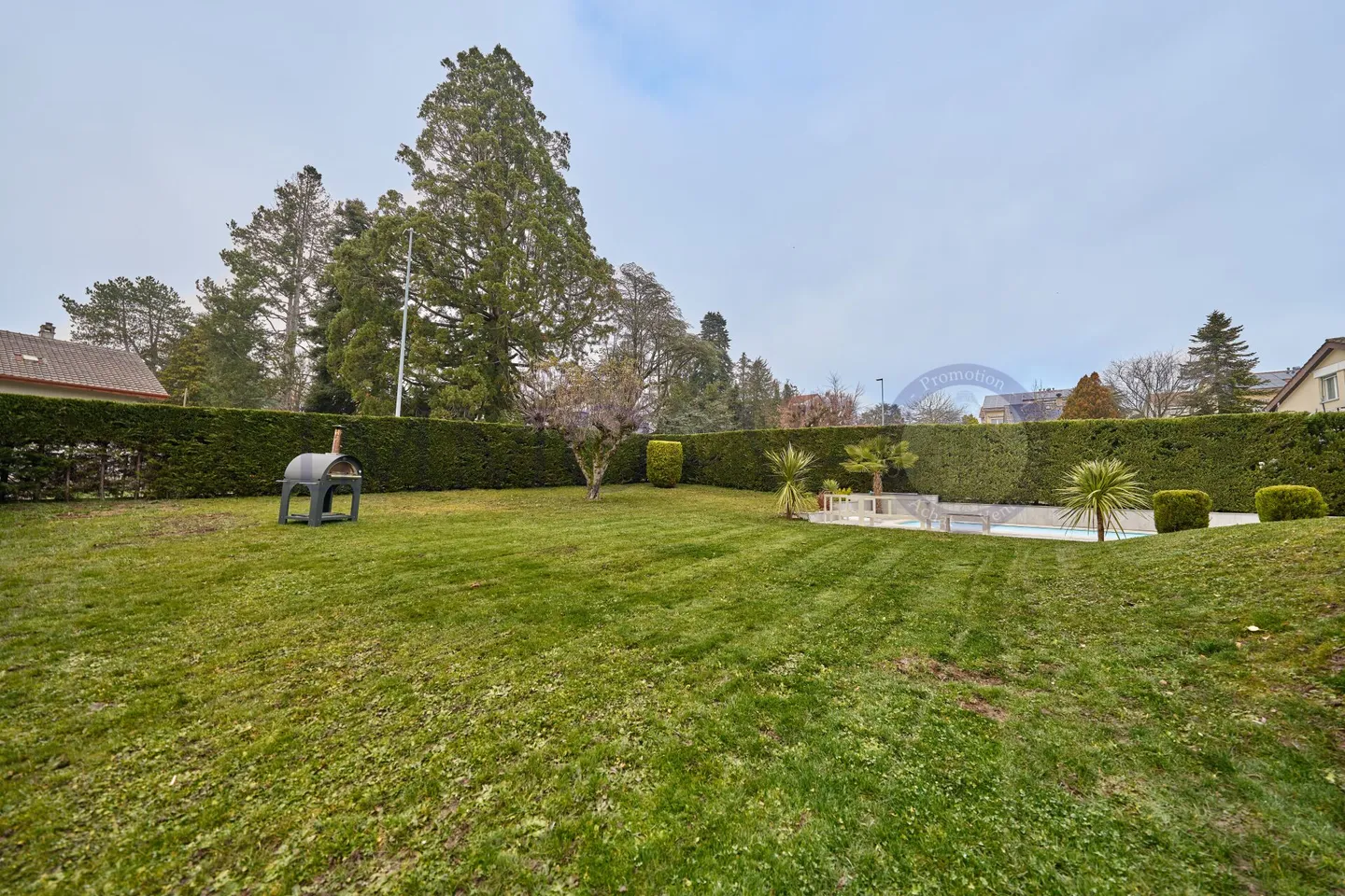 GERÄUMIGE HOCHWERTIGE VILLA MIT GROSSEN GARTEN UND SCHWIMMBAD - Foto 4 von 13