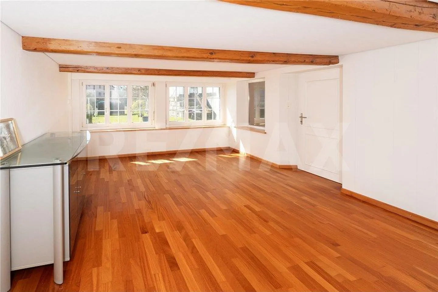 Zentral, gemütlich, mit grossem Garten und separatem Garagengebäude - Photo 5 of 9