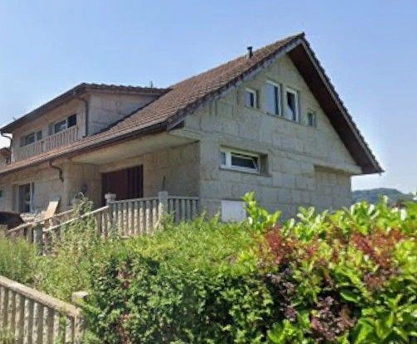 Einfamilienhaus mit Schwimmbecken - Foto 1 von 13