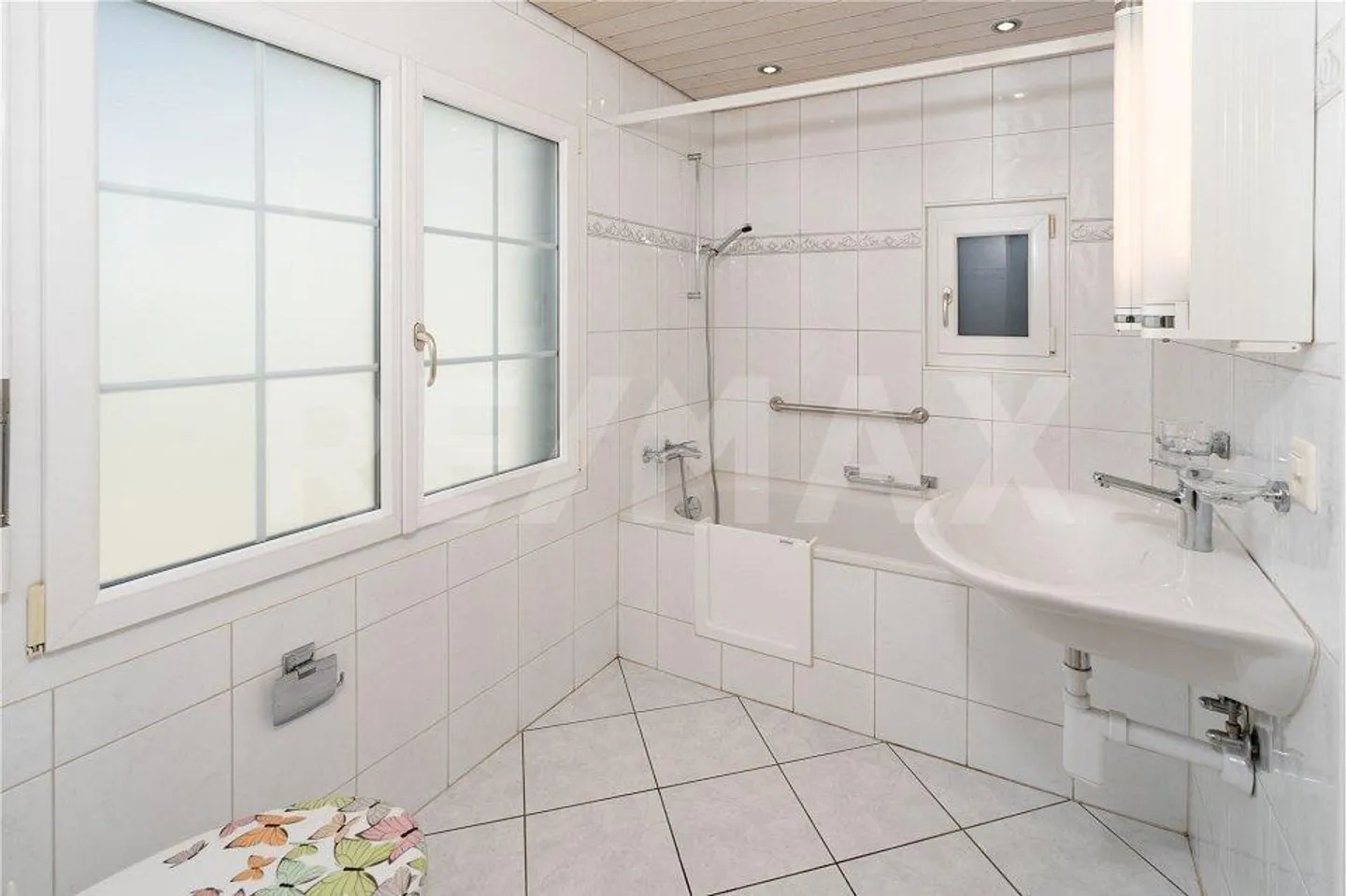 Zentral, gemütlich, mit grossem Garten und separatem Garagengebäude - Photo 7 of 9