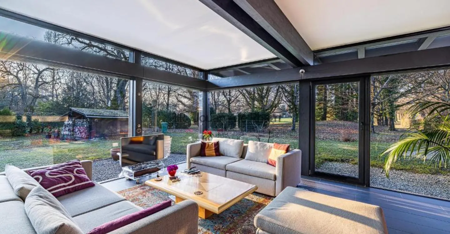 Superb bright house on the edge of the Geneva Golf Club - Photo 3 of 8