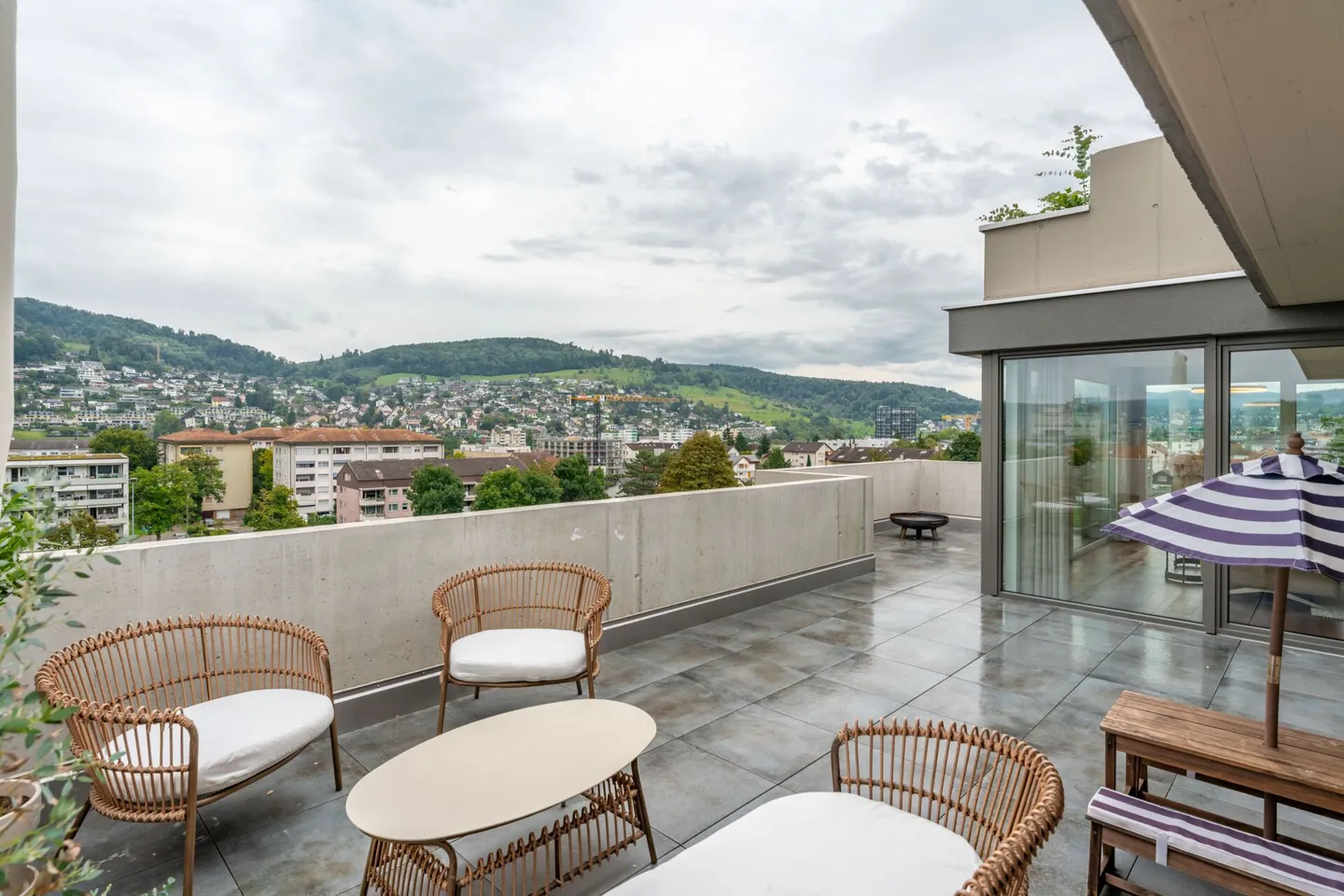 Frenkendorf: Appartamento in terrazza 5.5 stanze con panorama a 180° e sensazione di grattacielo - Foto 14 di 15