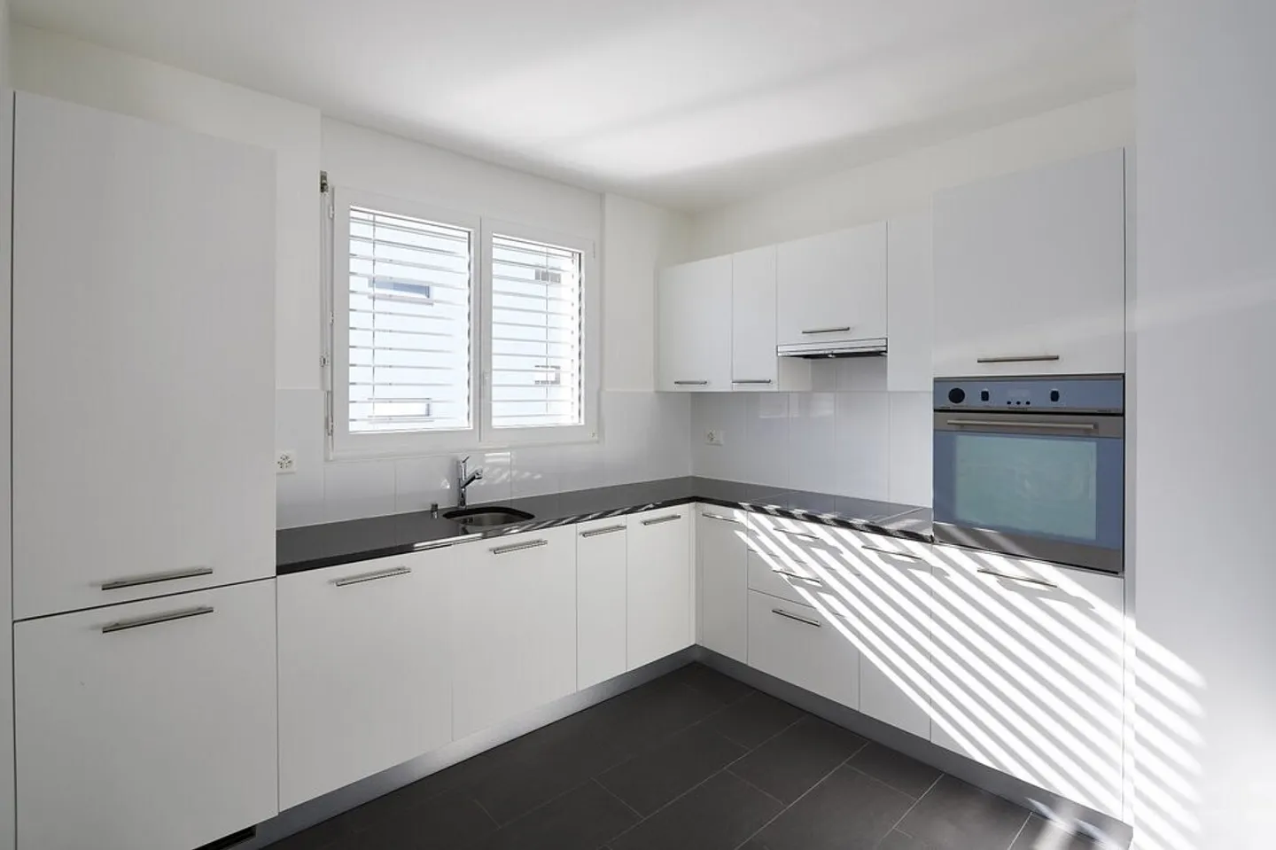 Bright 4.5-room apartment immersed in greenery - Photo 2 of 11