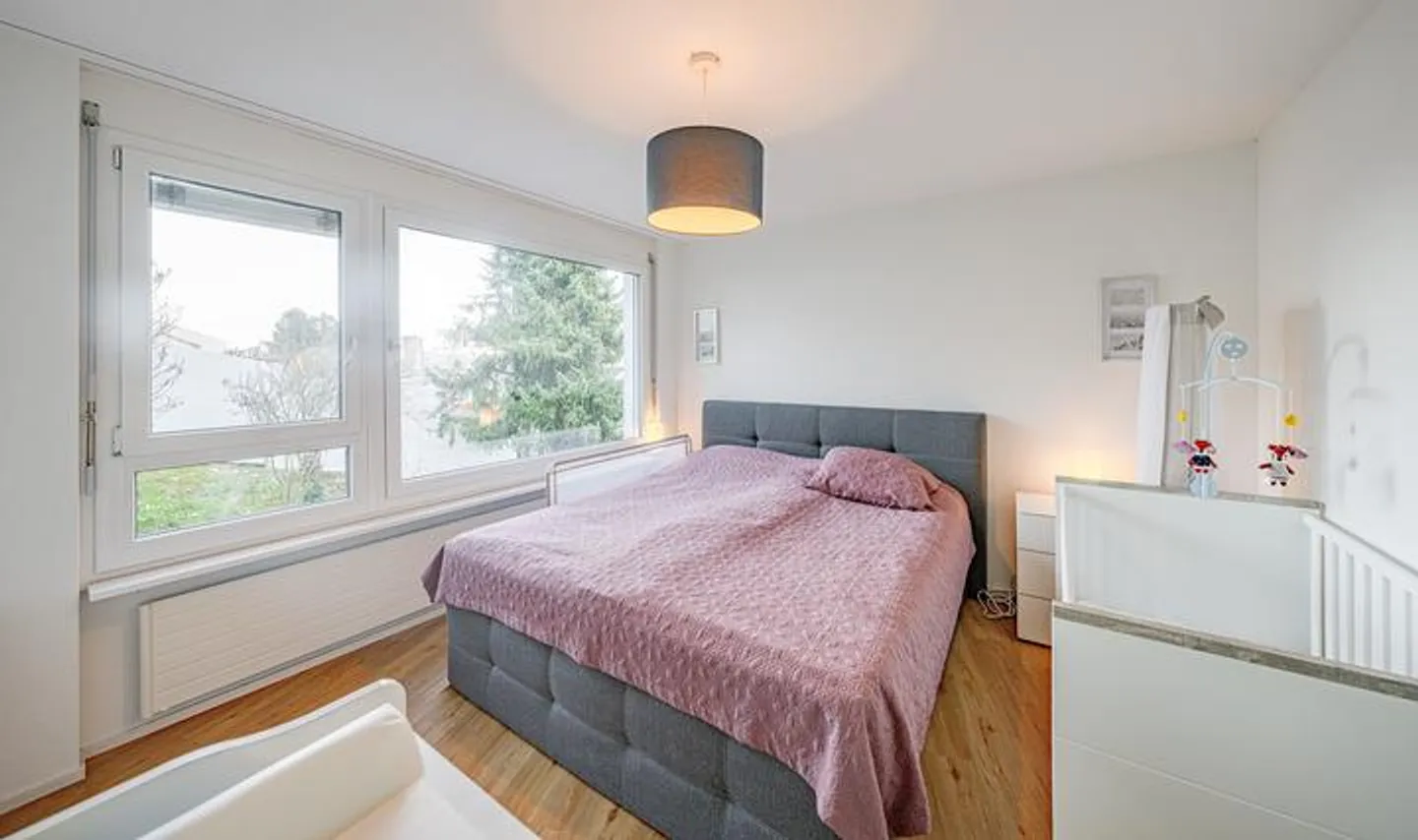 ATTRACTIVE LAKE VIEW APARTMENT - Photo 5 of 8