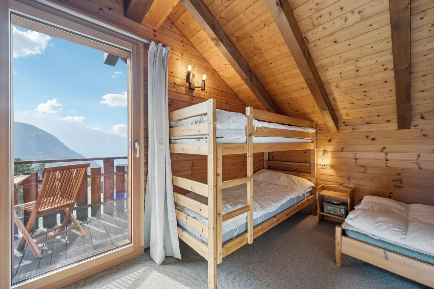 4.5-Room Holiday Paradise with Sunny Terrace and Mountain Backdrop - Photo 10 of 13