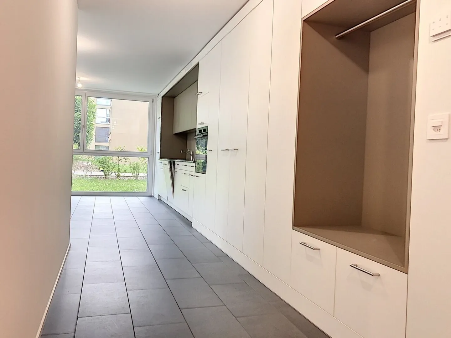 SUPERB BRIGHT, SPACIOUS AND IDEALLY LOCATED ACCOMMODATION - Photo 2 of 8