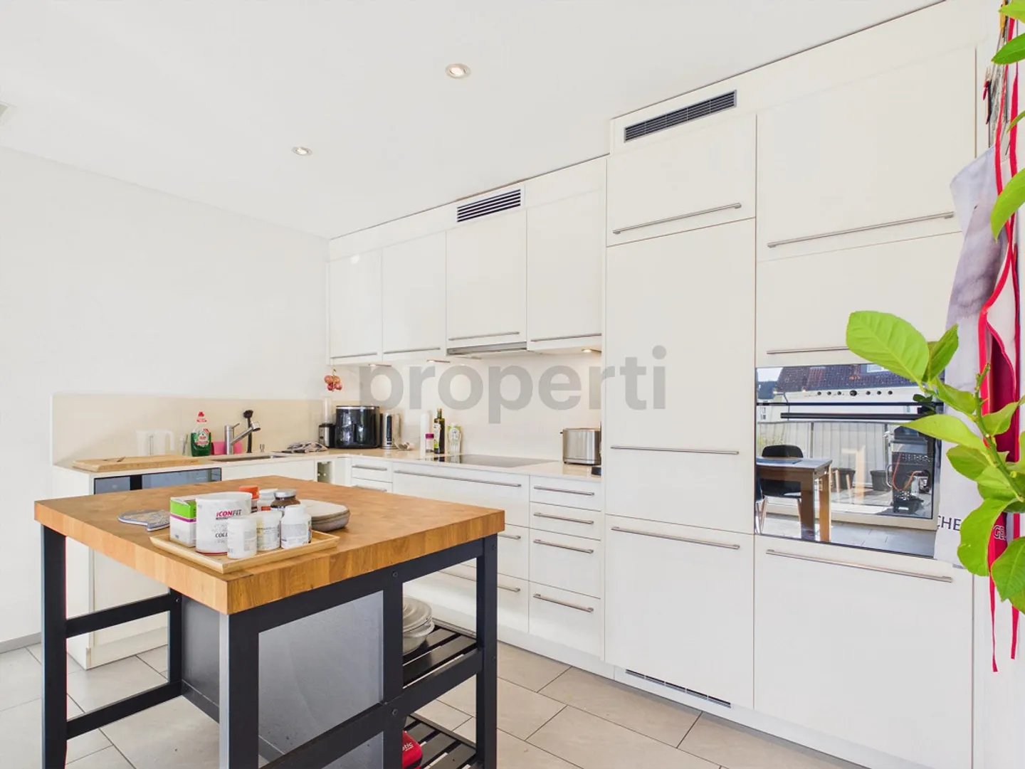 Vivere in modo efficiente con un balcone soleggiato a Bubikon - Foto 4 di 12