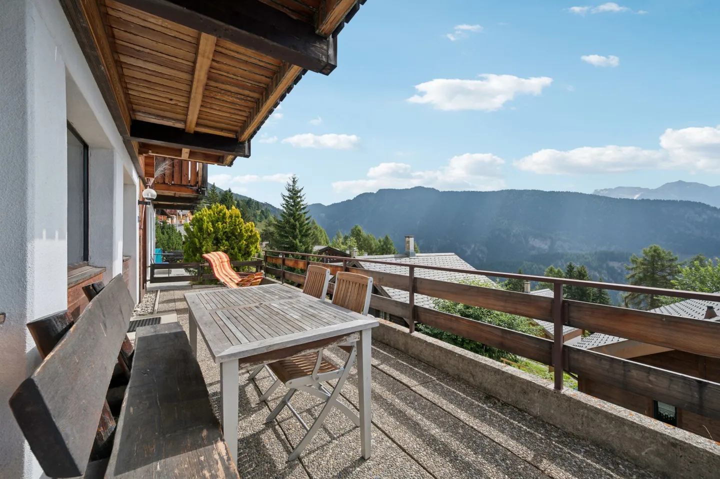 4.5-Room Holiday Paradise with Sunny Terrace and Mountain Backdrop - Photo 11 of 13