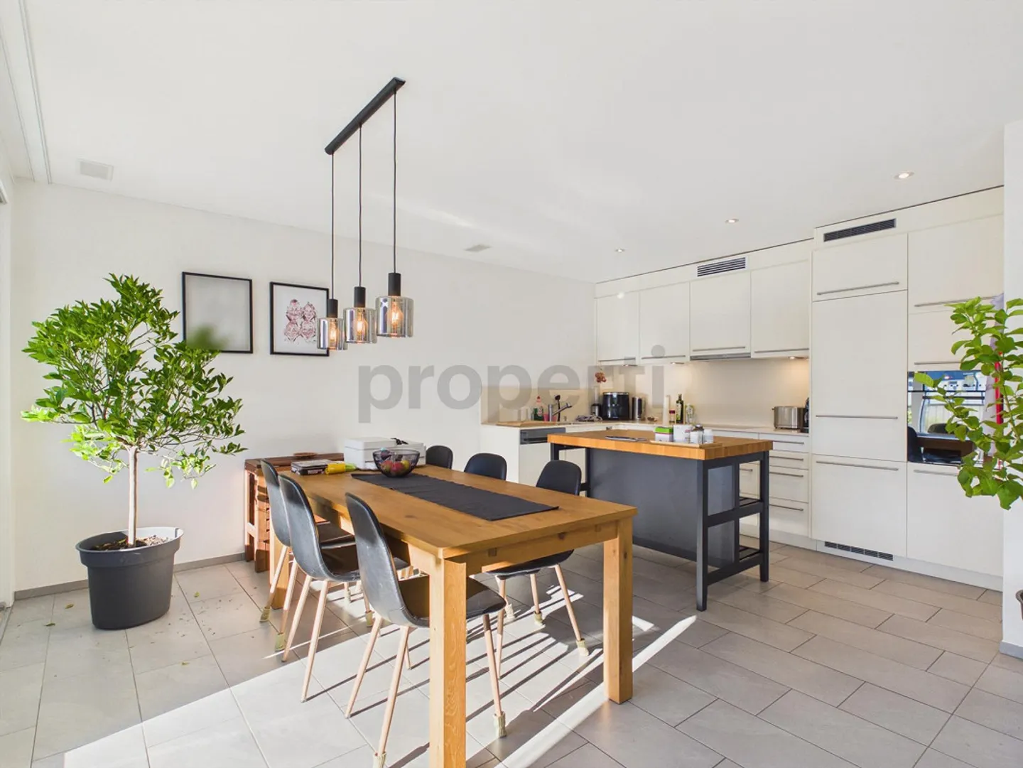 Vivere in modo efficiente con un balcone soleggiato a Bubikon - Foto 2 di 12