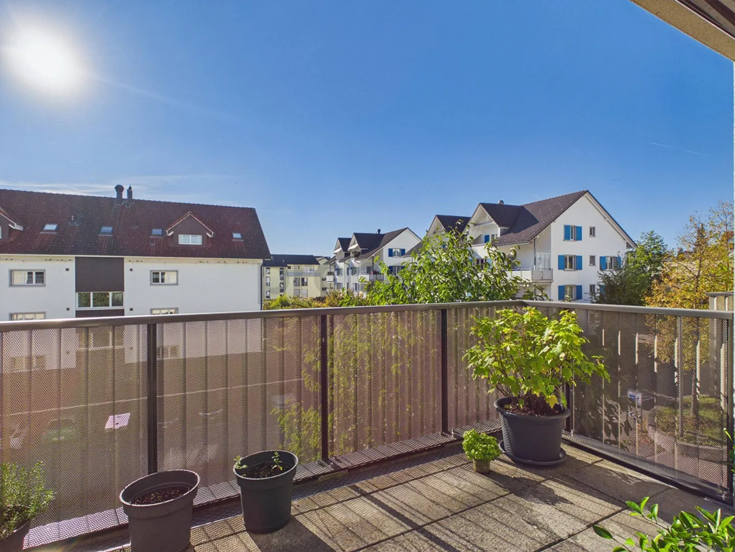 Vivere in modo efficiente con un balcone soleggiato a Bubikon - Foto 9 di 12