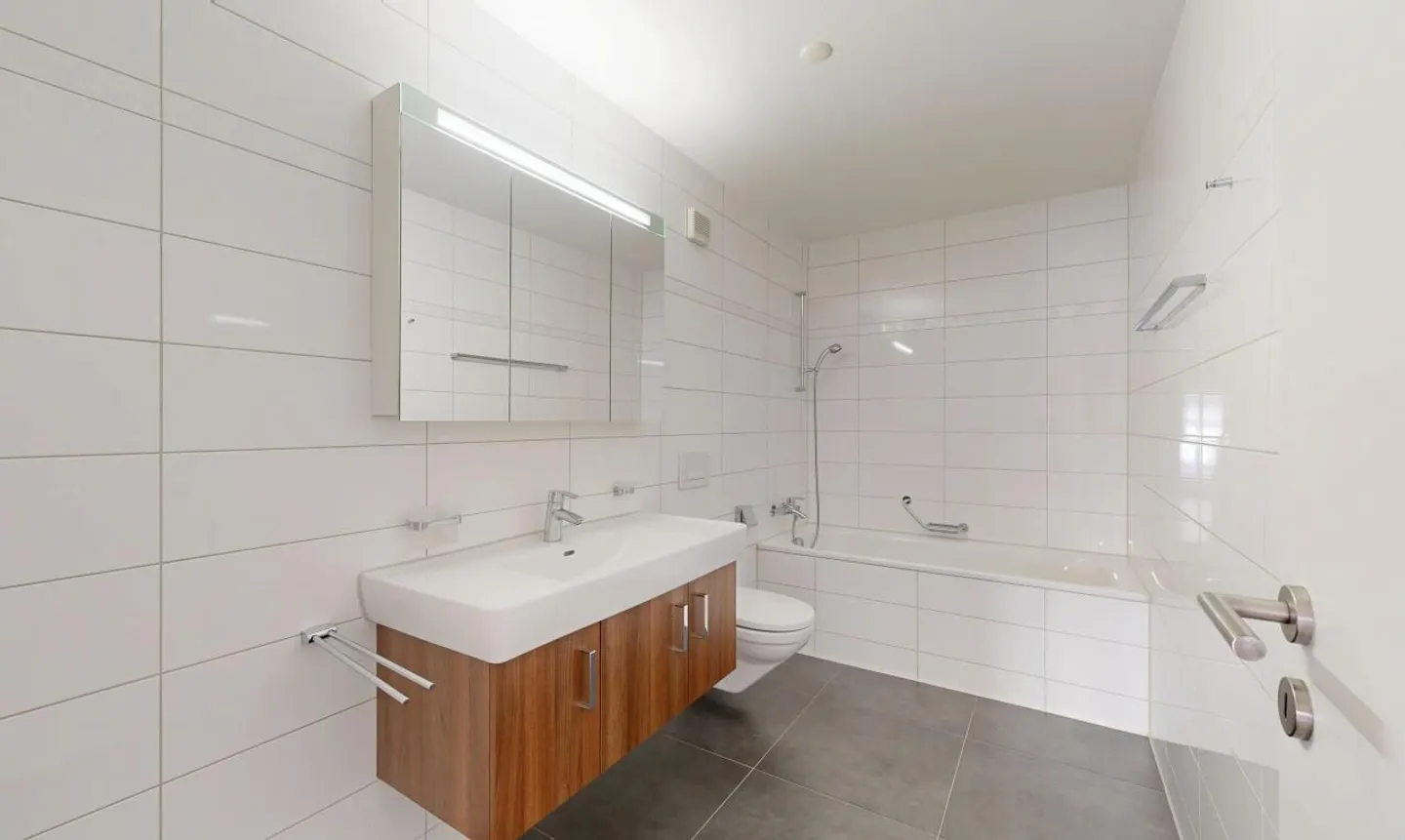 Appartement rénové avec vue sur le lac - Photo 10 sur 11