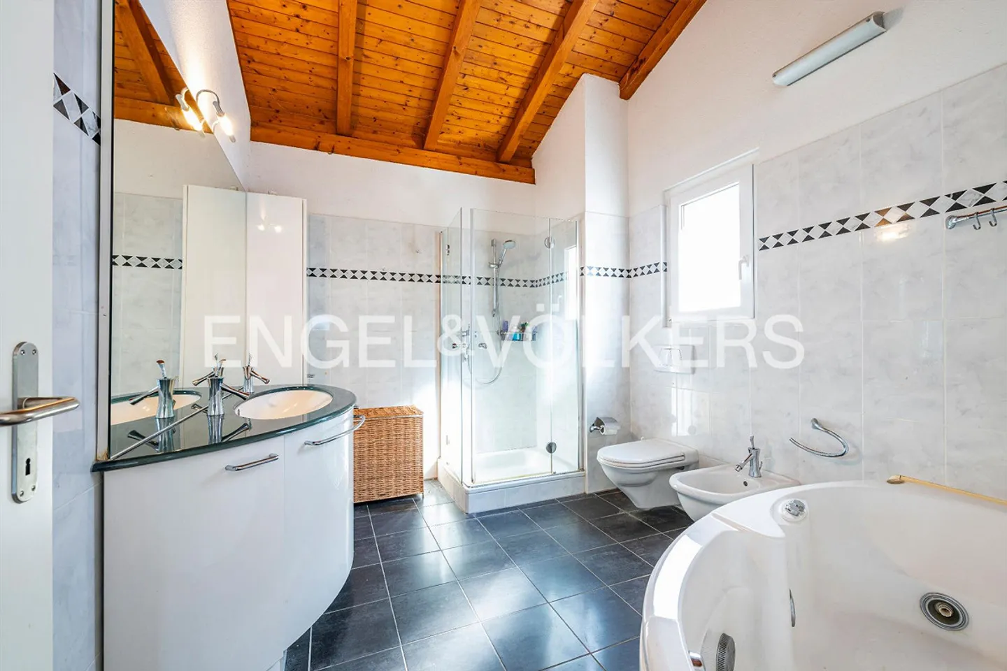 Maison familiale à Montagnola avec jardin lumineux - Photo 12 sur 13