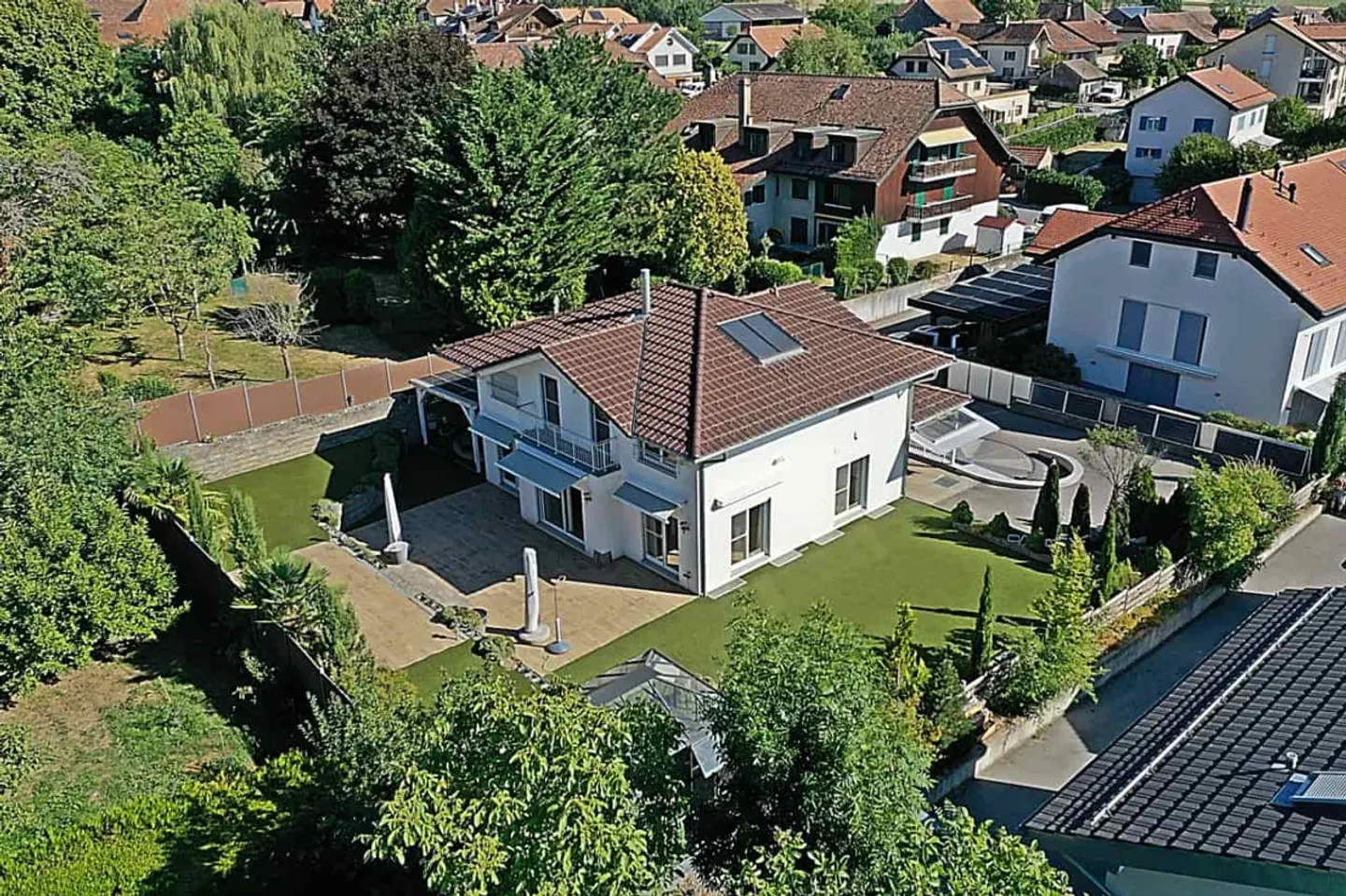 Esclusività - Proprietà del cuore, villa individuale in una zona tranquilla - Foto 1 di 34
