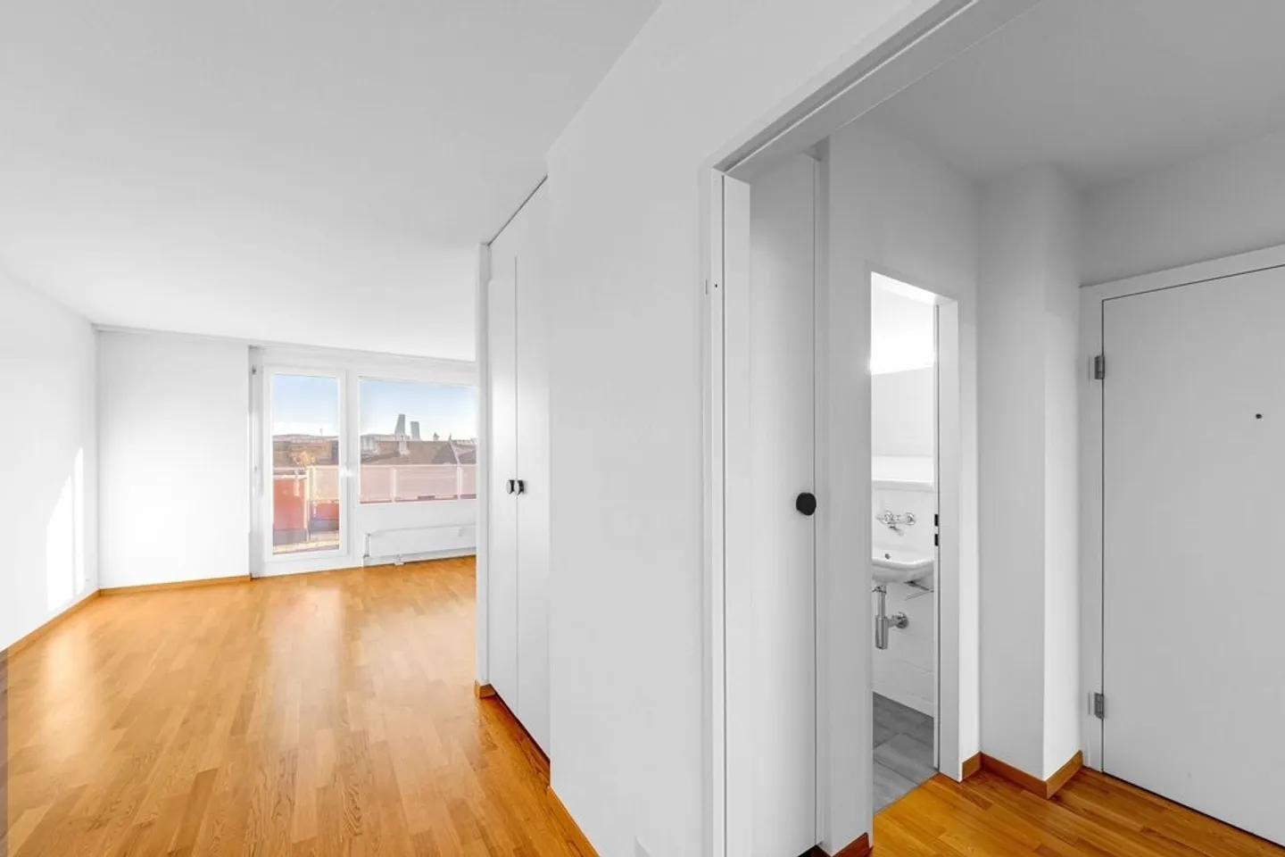 Living in a vibrant city quarter - Photo 5 of 5