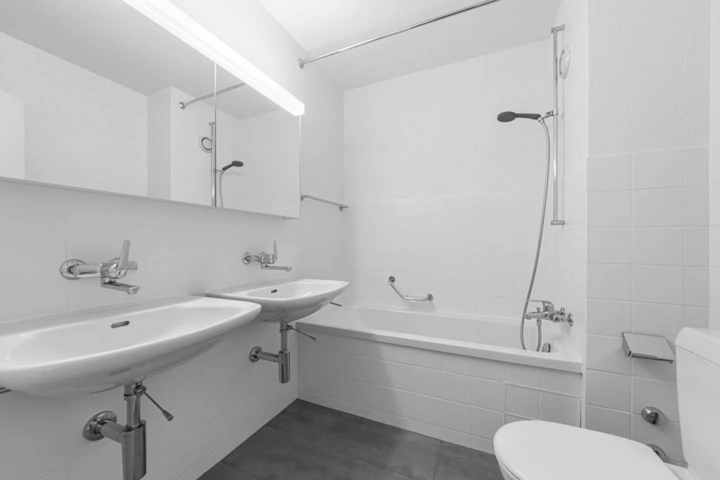 Living in a vibrant city quarter - Photo 3 of 5