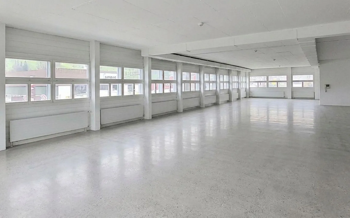 Spazio commerciale attraente con molta luce naturale! - Foto 8 di 10