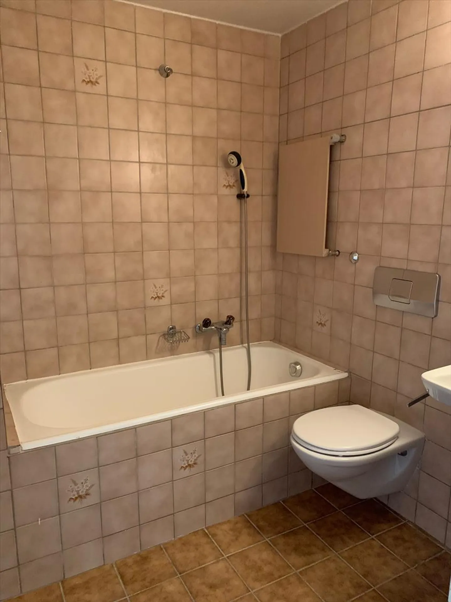 Fully renovated residential property, ideally located. - Photo 3 of 9