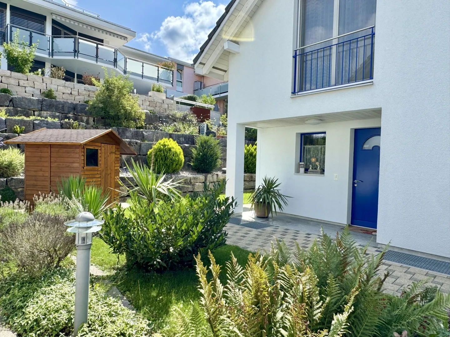 Una casa da amare - moderna casa unifamiliare con idillio da giardino - Foto 4 di 16