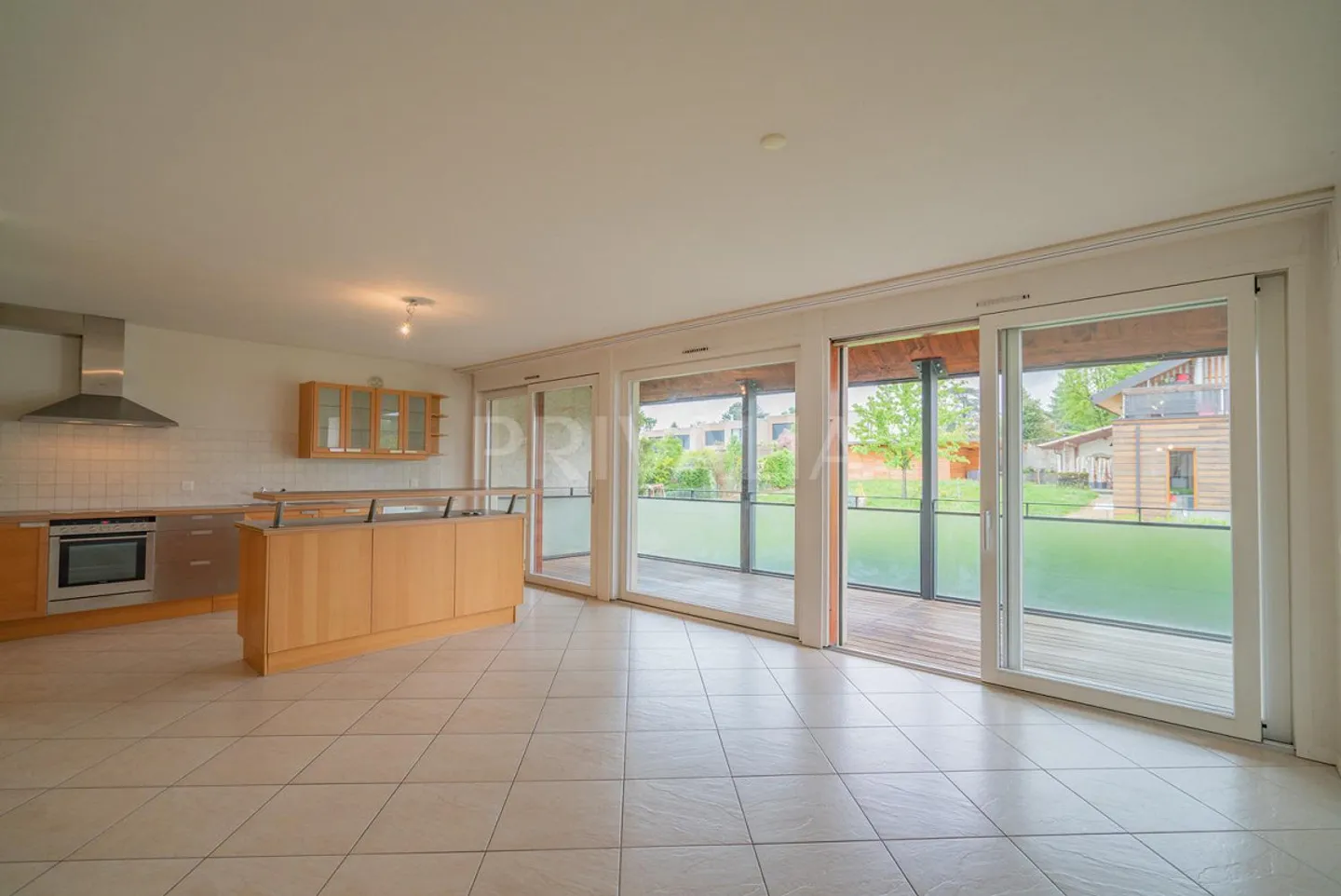Superb bright apartment in the heart of Bernex - Photo 2 of 12