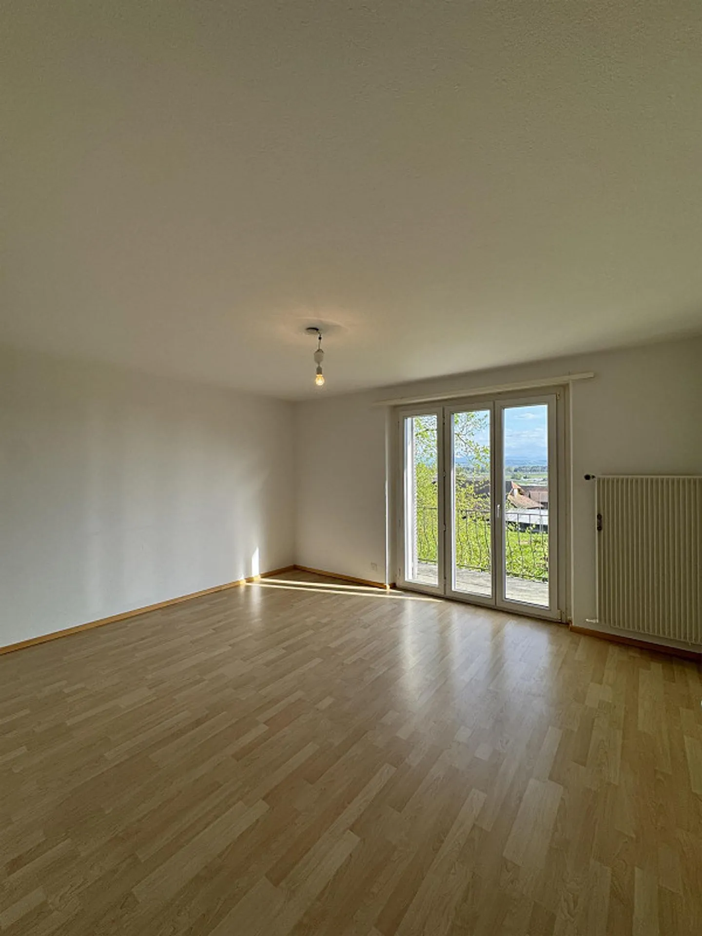 Appartamento affascinante con 3 camere e balcone, Ins - Foto 1 di 9