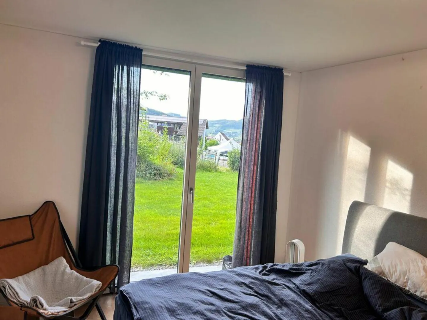 Luxurious 3.5-room apartment with winter garden and 50 m2 lawn and view - Photo 6 of 8
