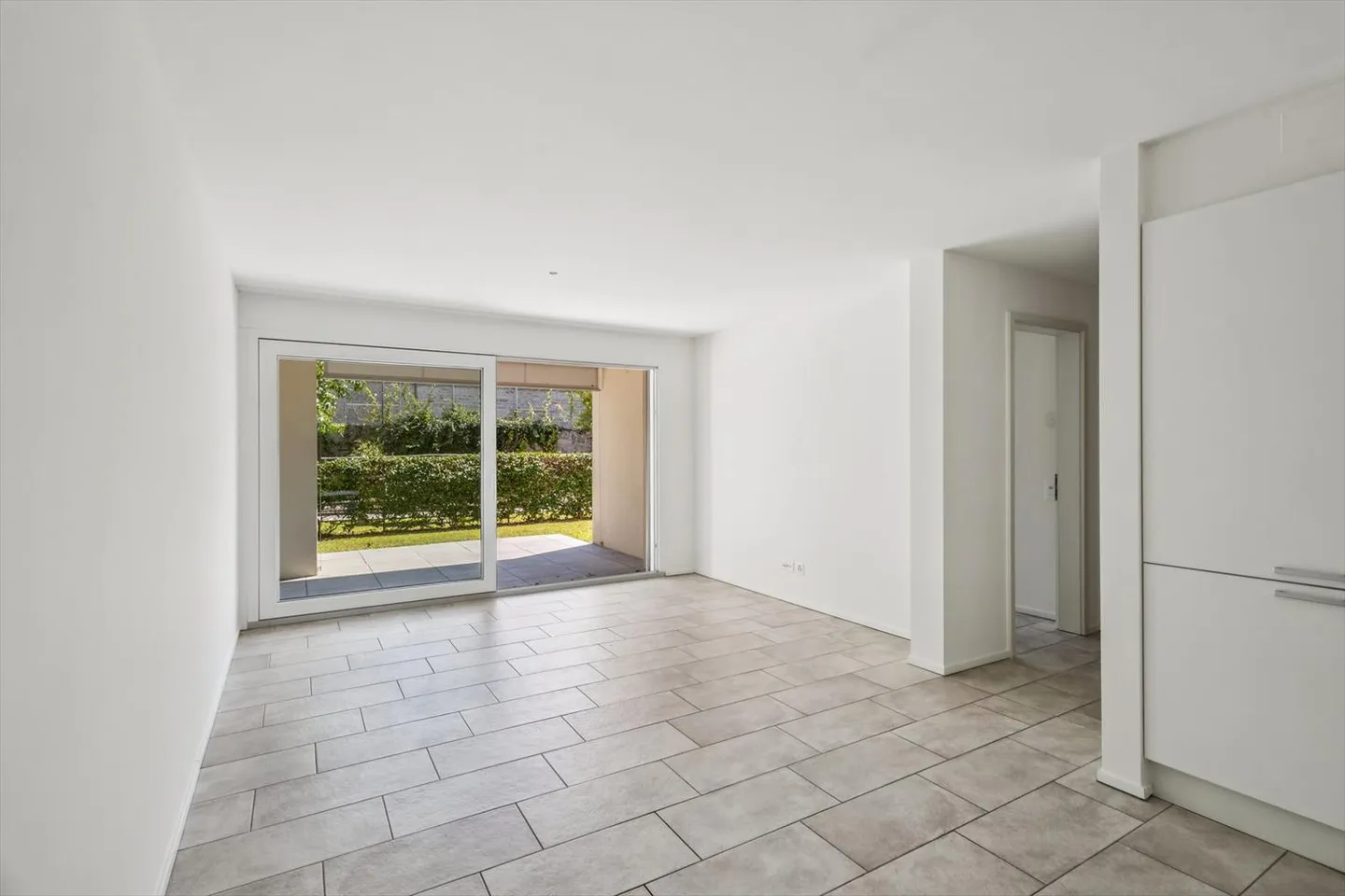 Small private garden - Photo 6 of 9