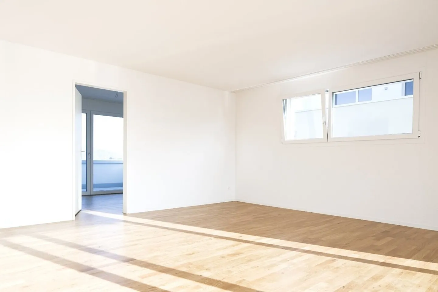 Spacious Family Apartment - Photo 3 of 9