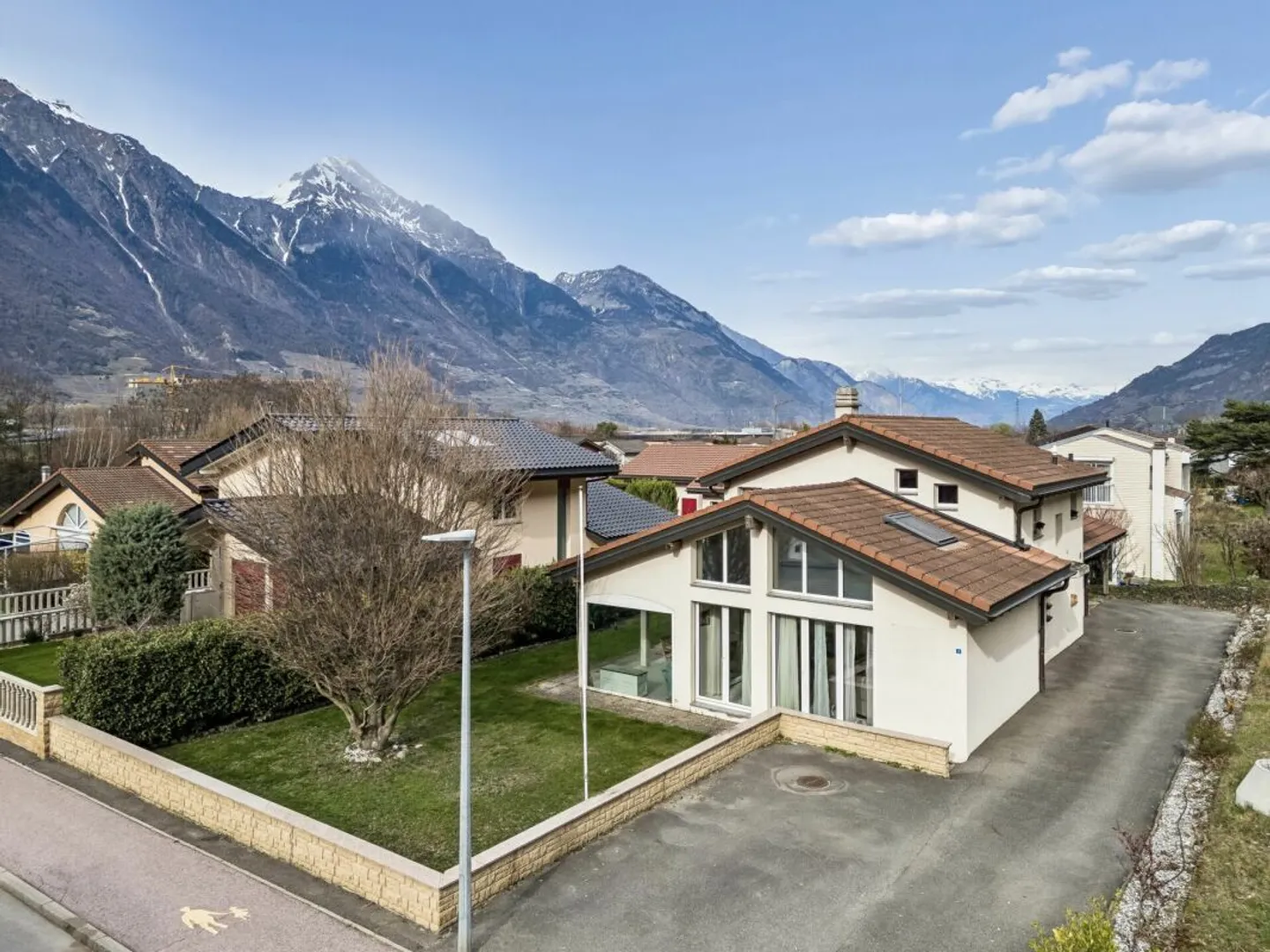 Familienvilla mit 5 Zimmern und Garten - Foto 1 von 14
