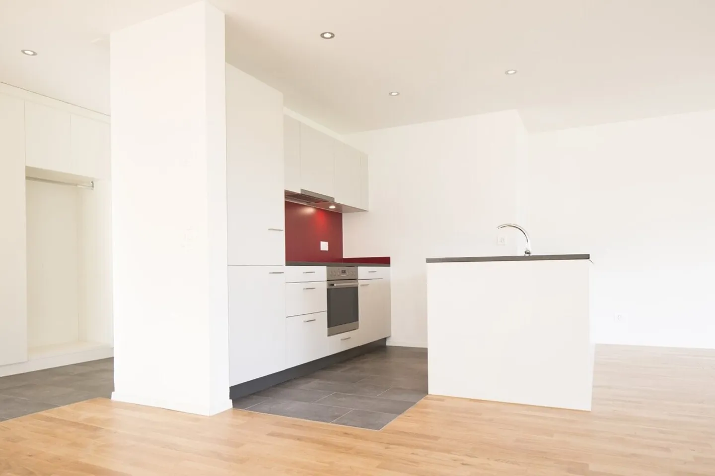 Spacious Family Apartment - Photo 5 of 9