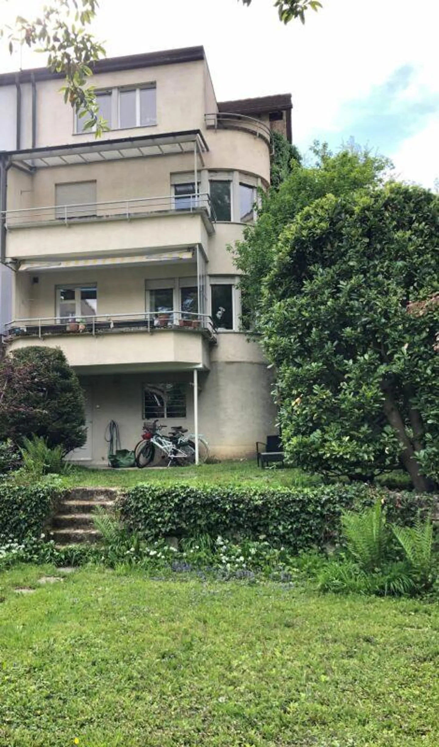 Casa a schiera di 6 stanze adatta alle famiglie a Bruderholz - Foto 1 di 4