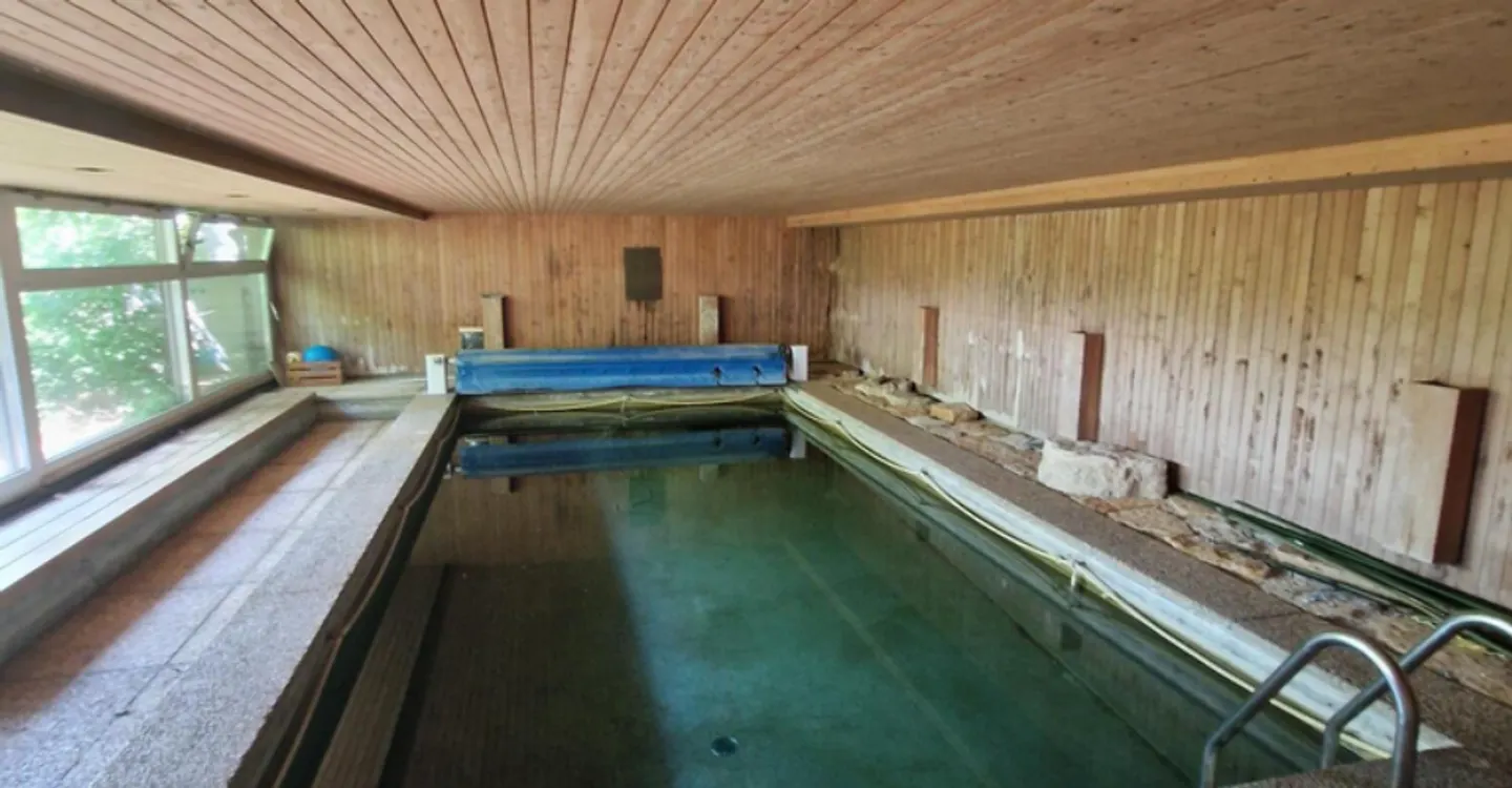 Casa unica con piscina interna - Foto 2 di 10